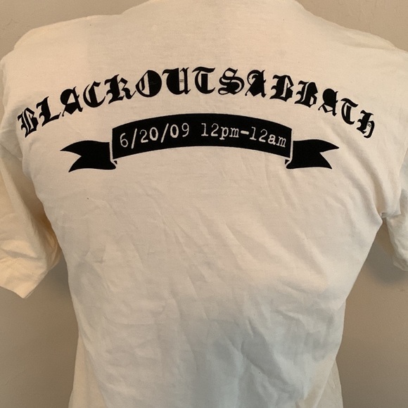 Rufus Wainwright’s Blackout Sabbath Souvenir T-Shirt sustainable - Picture 3 of 3